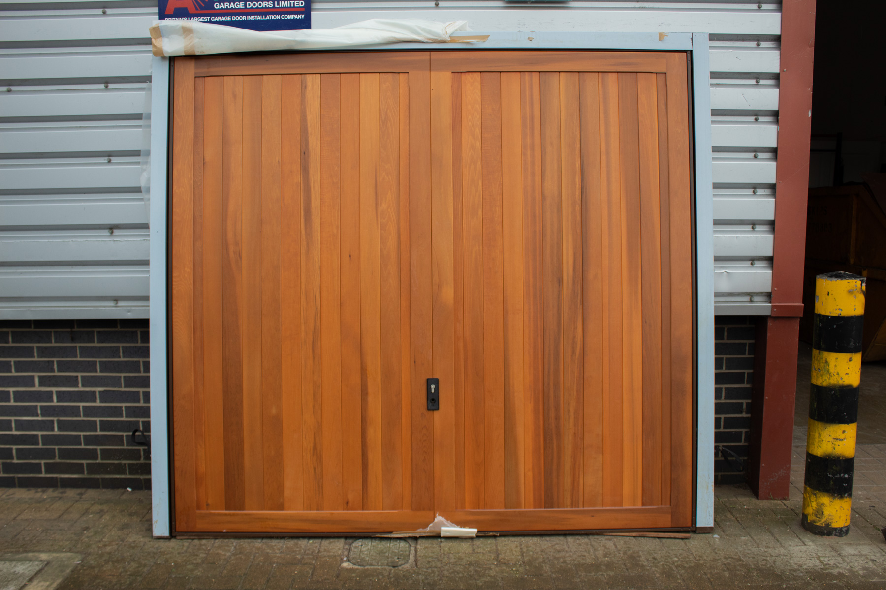 Woodrite Chalfont Vertical with Border in Light Oak